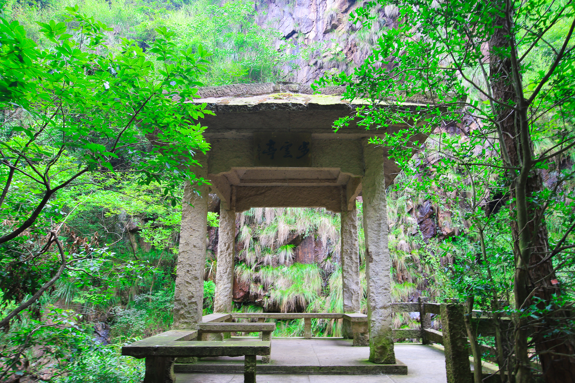 浙江晚上哪里好玩(桐庐两天一晚游攻略：带你走进真实的富春山居图，感受奇山异水)