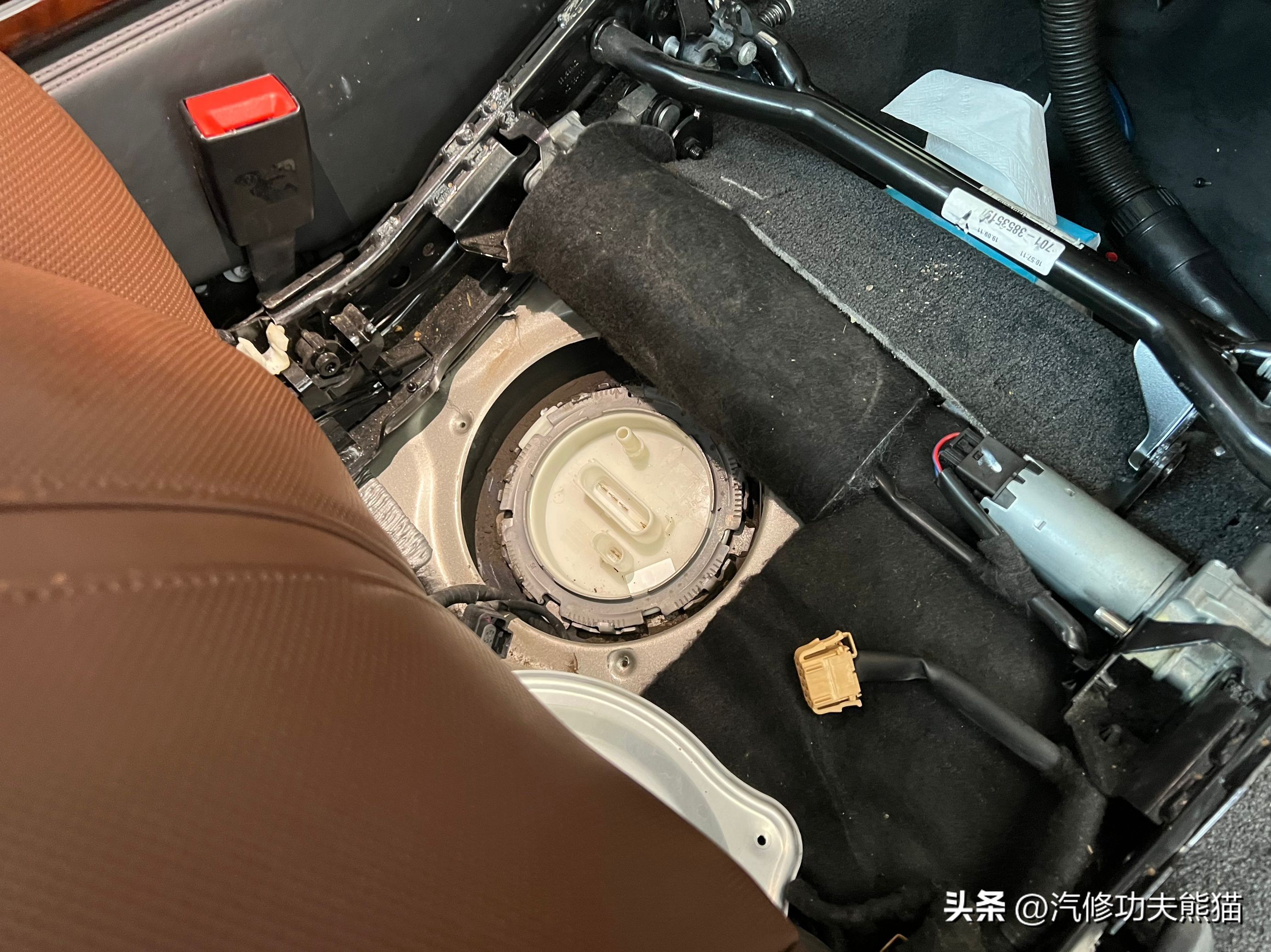 下午拖回来两台2012年的宝马和奥迪A8L，告诉你们豪车怎么省钱修