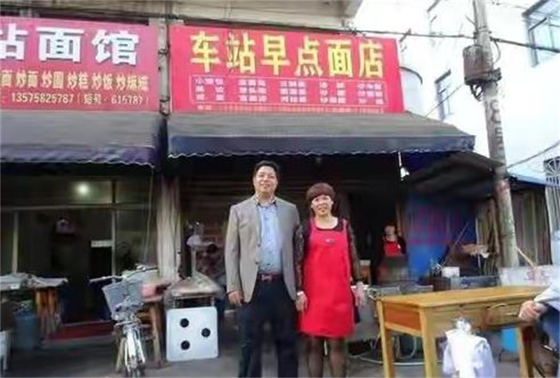 浙江女子戴杏芬给重庆乞丐10元，20年后乞丐成富豪，送100万报恩