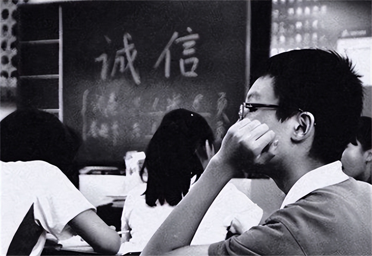 2003年，江西学子成高考状元大摆宴席，为何最后与父母失联9年？