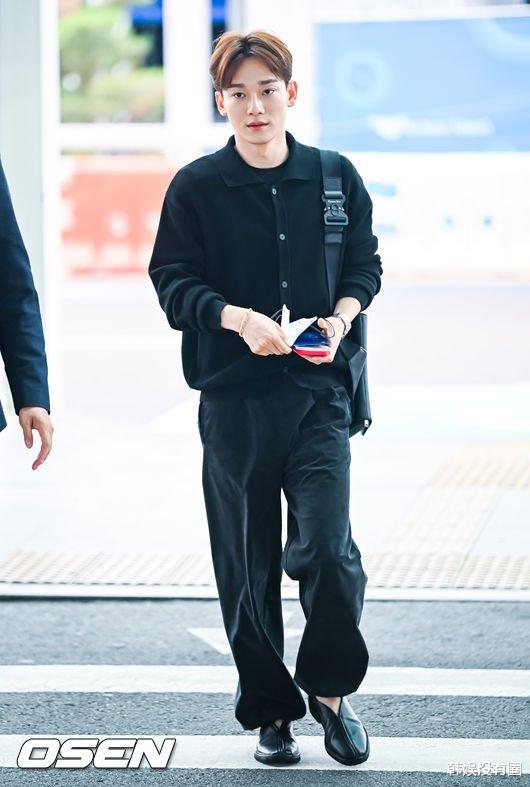 EXO金钟大飞往伦敦，网友：二胎爸爸的机场秀依旧时尚