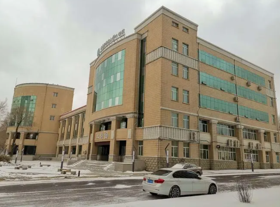 “世界小姐冠军”于文霞出身农村，2012年夺冠，后来投身公益事业