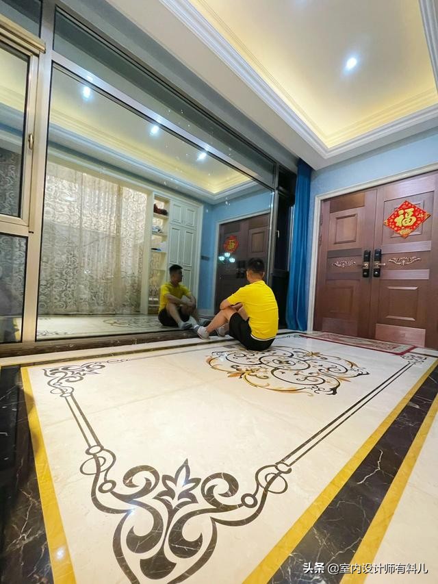 他家四层大别墅，500万豪华装修，客厅摆床、冰箱贴膜，处处踩坑