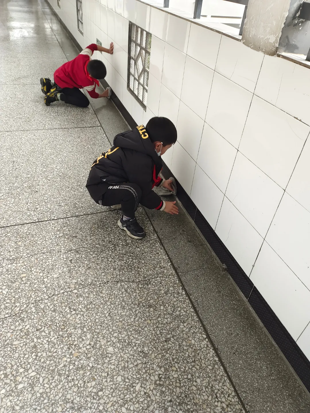 校园大扫除，生动的劳动教育课——黄龙溪学校开展劳动教育课程