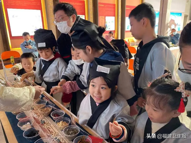 有那味了！福州这群汉服小朋友变身“小小中医师”，体验中医药文化
