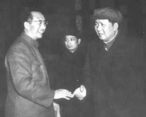 没读过军校的毛主席，为何指挥能力远超蒋介石和麾下的黄埔高材生