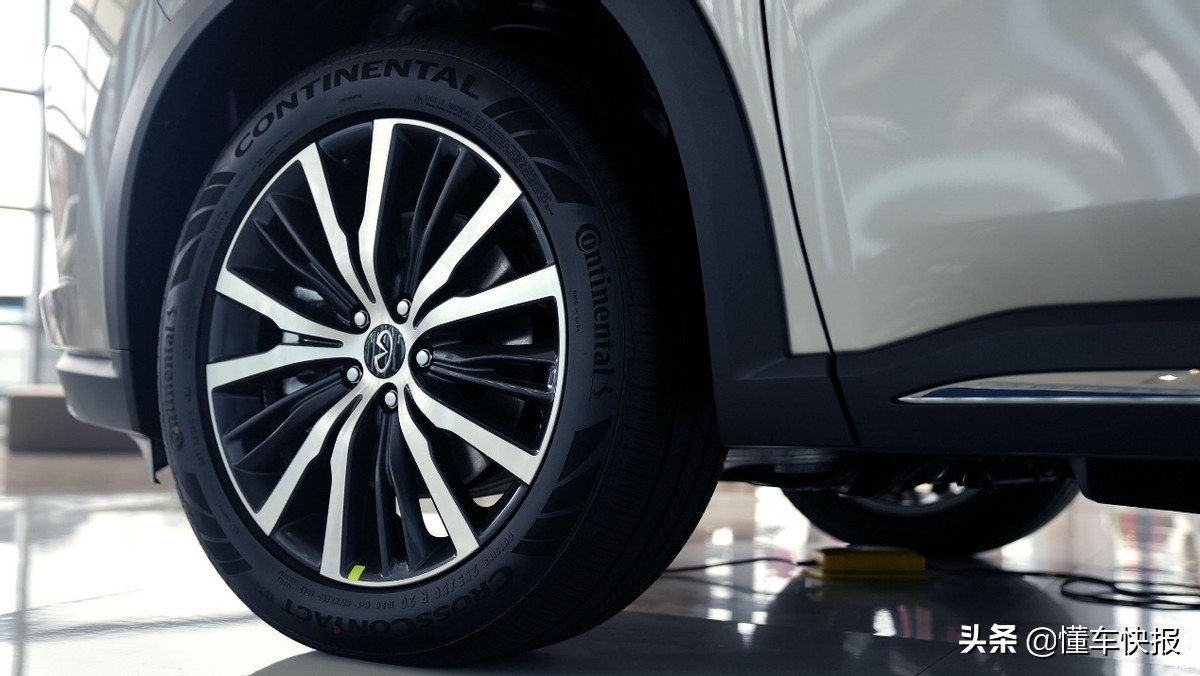 现代东方豪华，售价39.98万元起，一代英菲尼迪QX60实拍解析