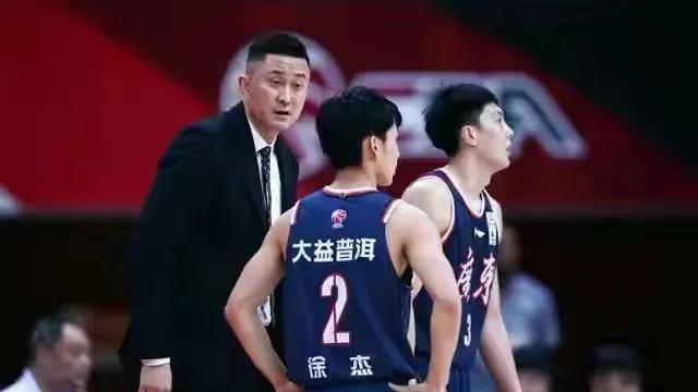 中国男篮17人大名单公布，辽宁无人入选，对杜锋我们需要理解