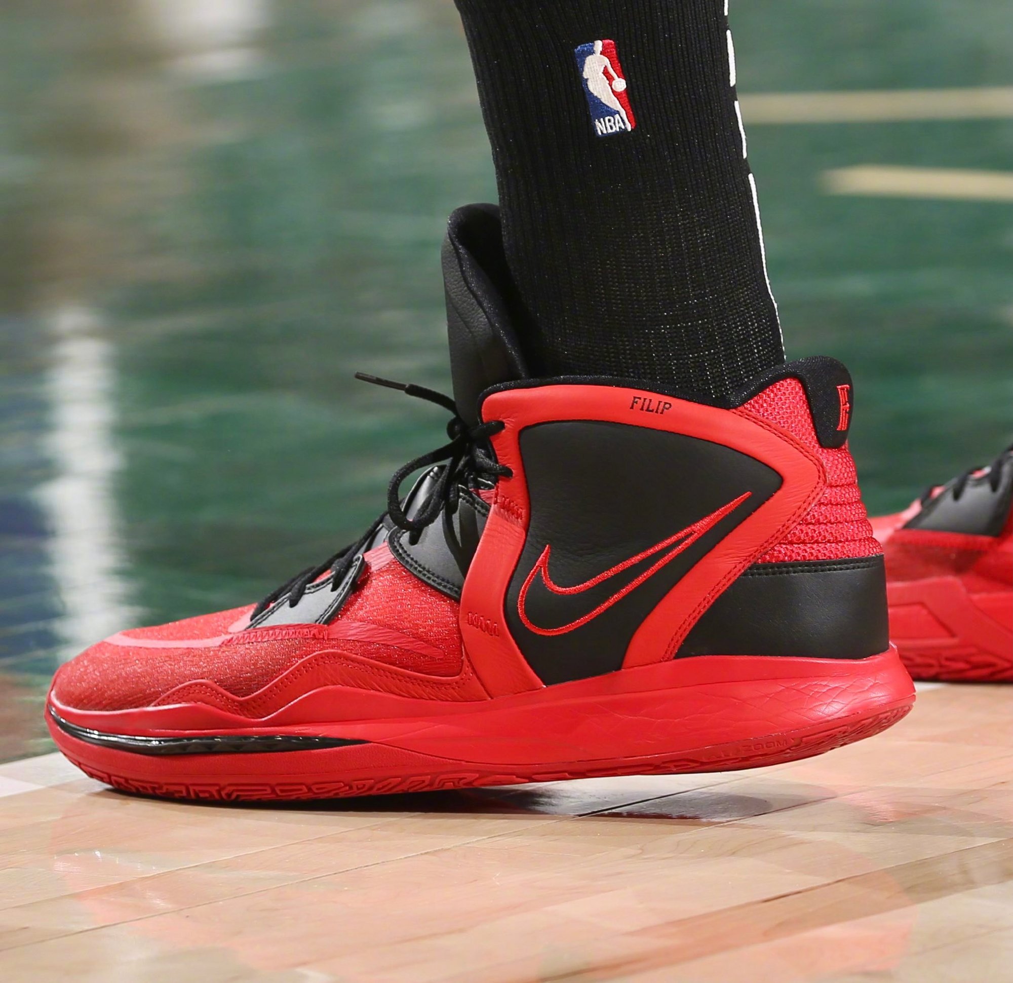 nike欧文4(nike欧文1到8代限量配色篮球鞋nba赛场上脚合集!