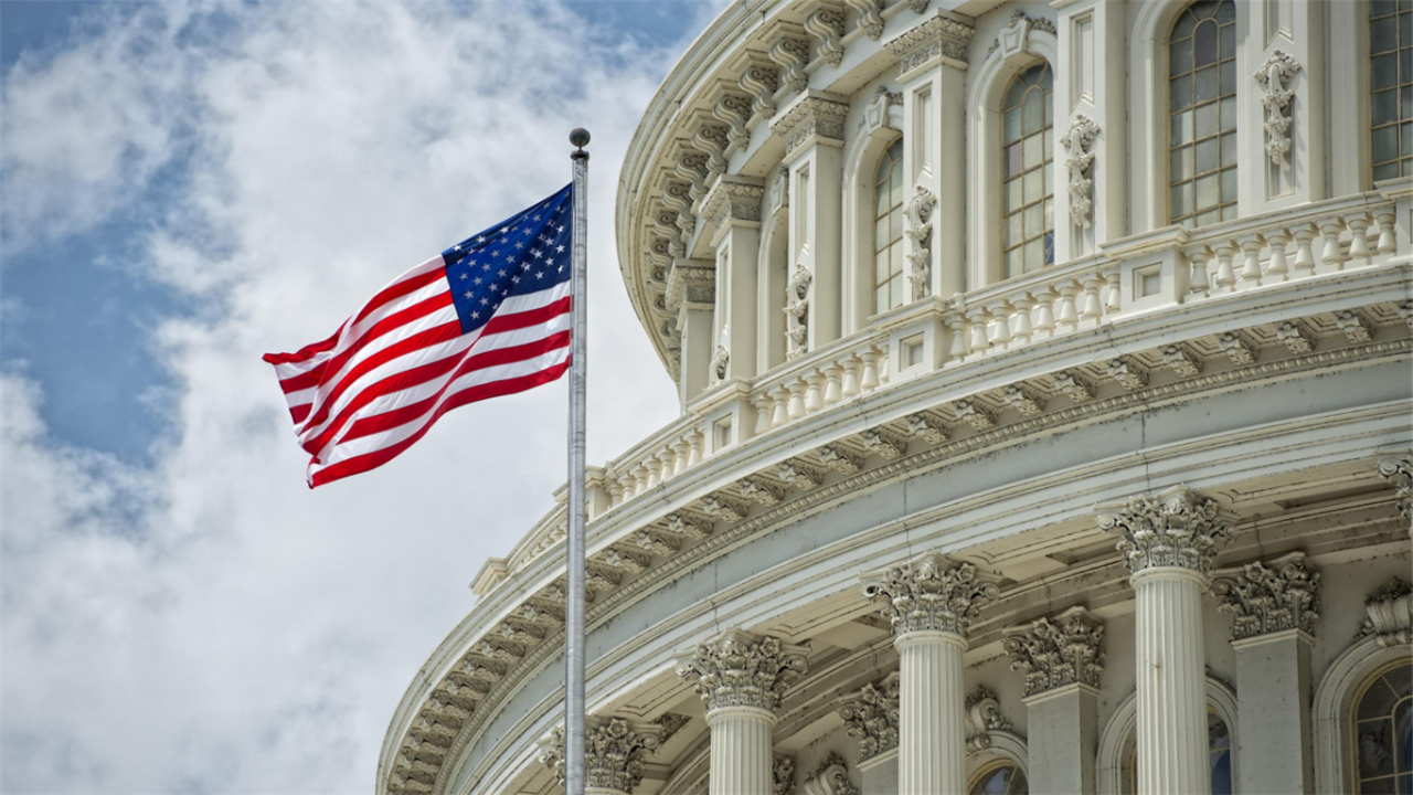 打压升级,拜登欲限制美企对华投资,美学者:中国挑战美国是错误