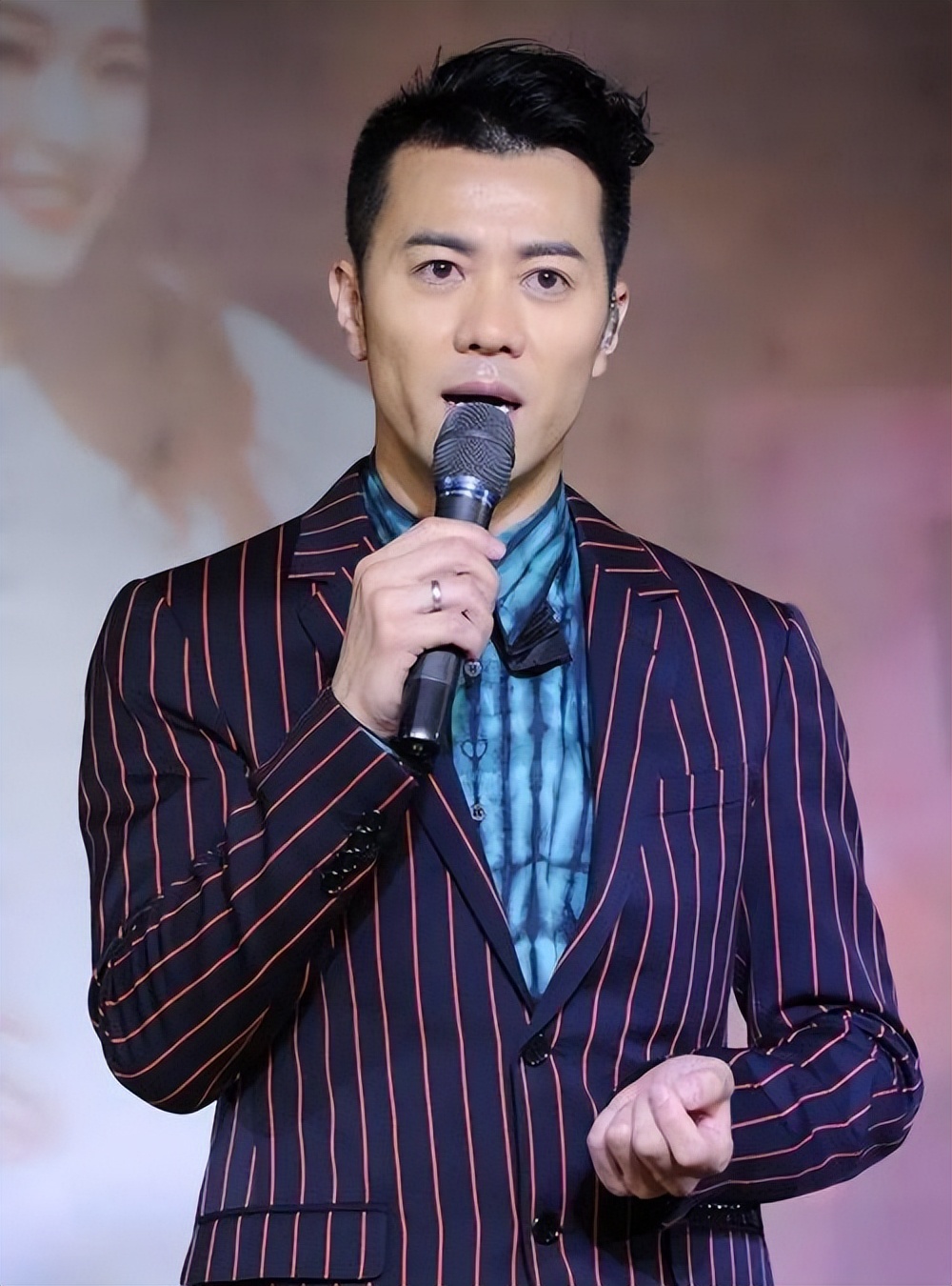 痴情男星梁汉文:为爱丁克一生,如今50岁仍无怨无悔