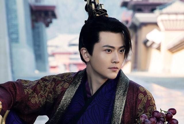 雾霾紫衣服图片大全(紫衣别瞎穿,这6位的紫衣高贵典雅,冷酷有气度,个