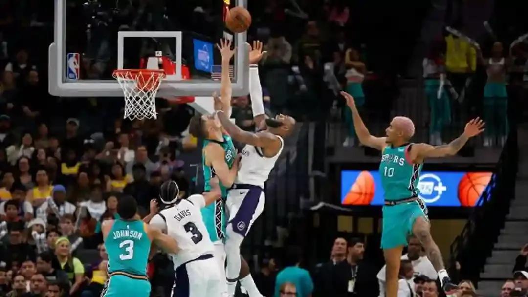 20年湖人常规赛数据（得分赛季新高湖人背靠背连胜马刺，持续记录更新老詹生涯数据）-趣拿体育