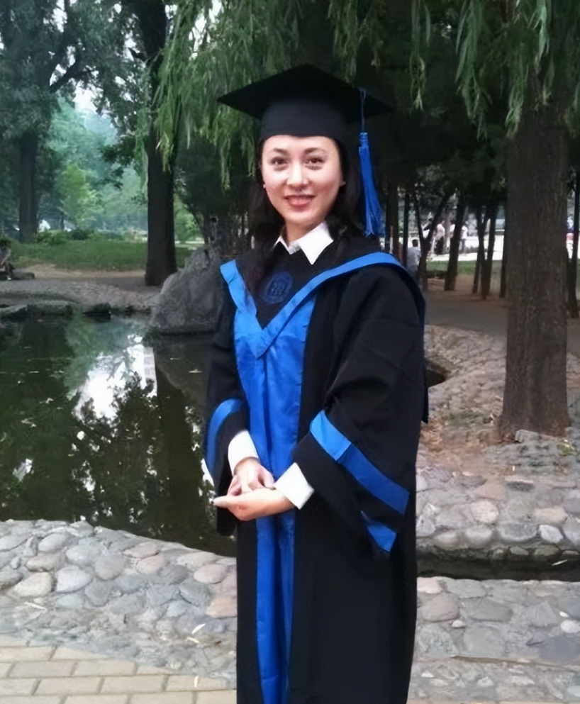 梦桐：曾因没钱买服装遭嘲讽，在央视工作25年，如今46岁活成这样