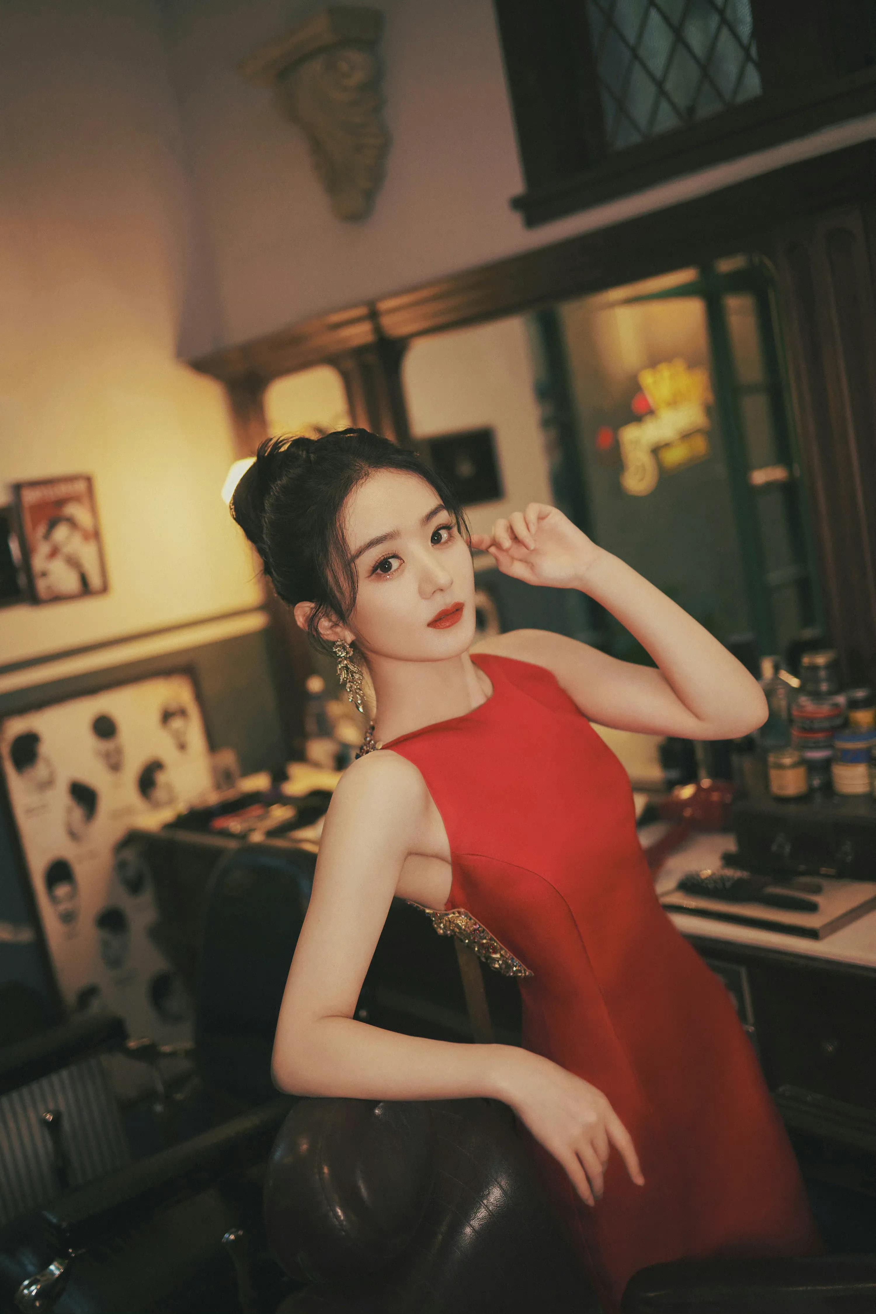 孙怡、赵丽颖红色礼服状态迥异，有没有爱情的滋润肉眼可见