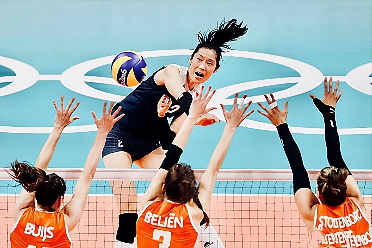 精彩扣球时刻吸人眼球(中国女排巨星朱婷:用比赛奖金还清家中债务