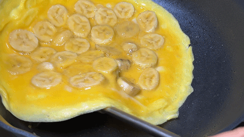 香蕉鸡蛋饼的做法（孩子想吃香蕉鸡蛋饼5分钟就能上桌）
