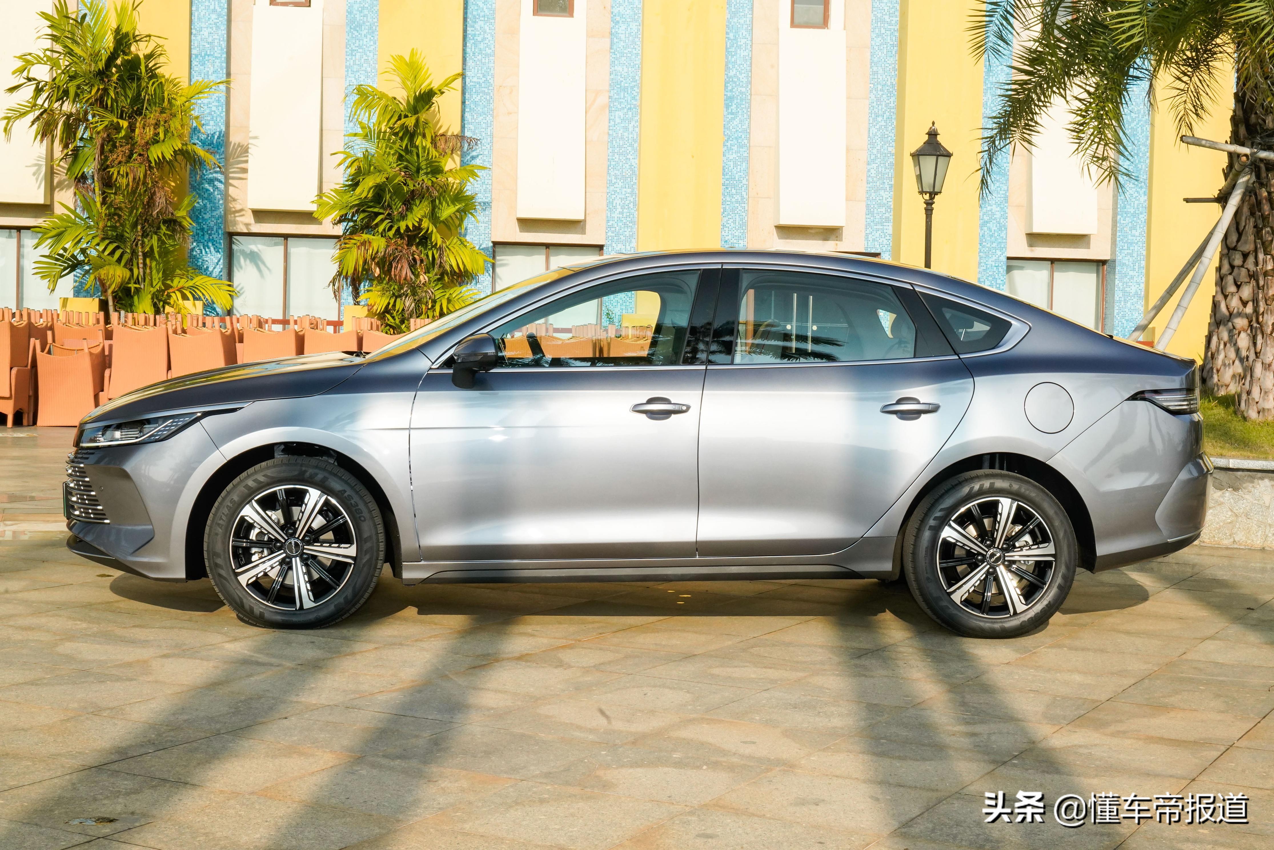新车|“军舰”系列登场，比亚迪驱逐舰05正式上市，售11.98万元起