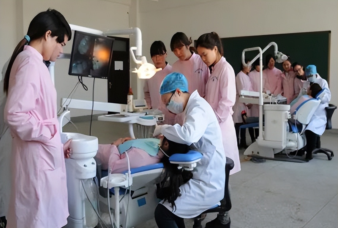 医学专业“受欢迎度”排名，口腔医学热度上升，榜首成为考生新宠