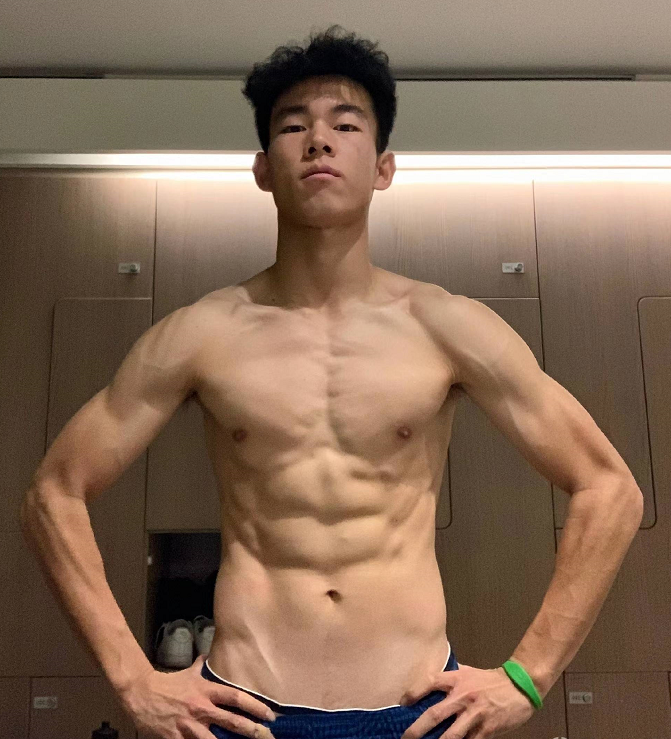 完成3隊(duì)首秀 破門(mén)（恭喜！魯能18歲新星留洋上位，完成3隊(duì)首秀+破門(mén)，練就C羅式身材）