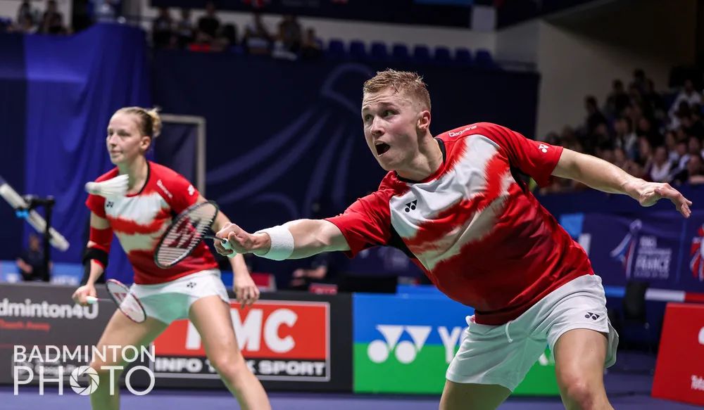 矮个子打羽毛球有什么优点（《羽毛球》专家把脉：小个子男生打混双有两种应对方法）