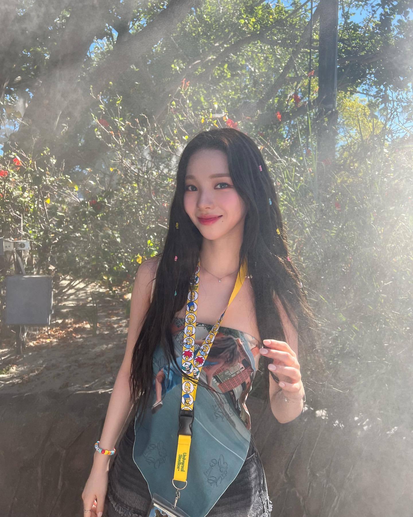 aespa柳智敏近况公开波浪长发颜值迷人吊带小背心秀出好身材