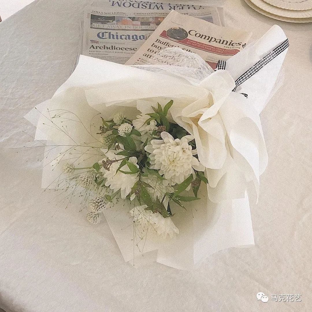结婚纪念日送什么花？可选择百合花、并蒂莲和红掌-第129张图片