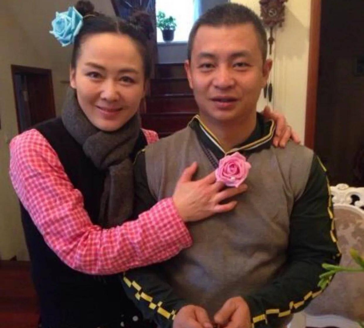 电影演员小李琳(51岁女演员李琳:被前夫一巴掌扇到离婚,二婚嫁给世界