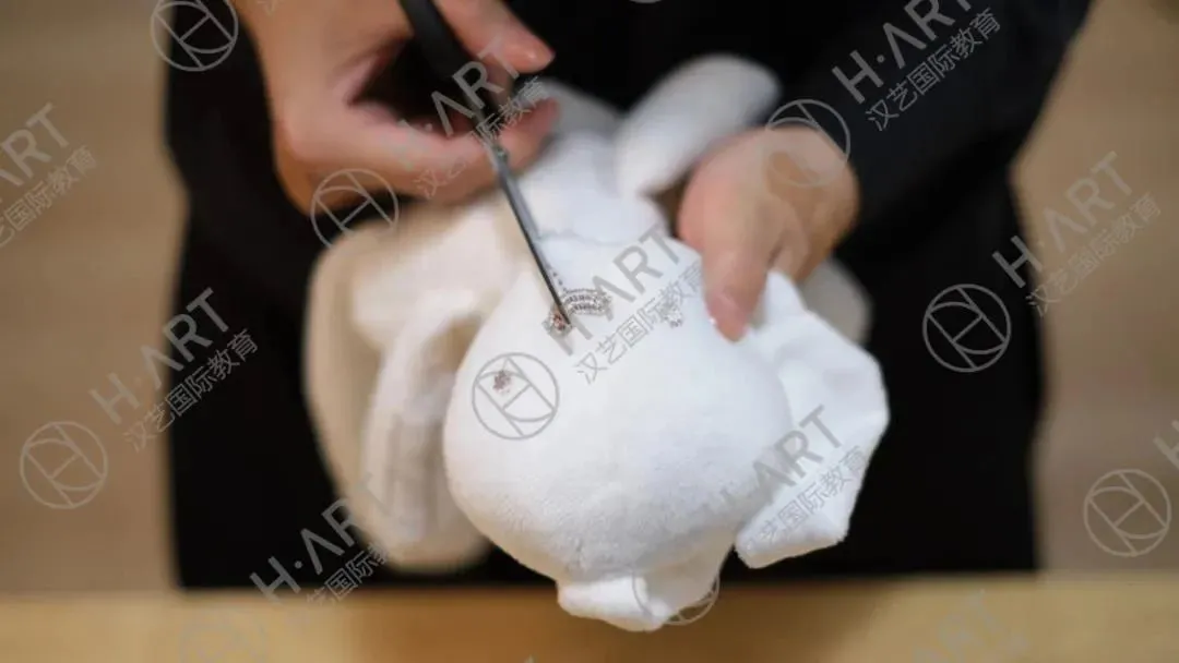 伦艺多个新专业，不去英国也能拿毕业证