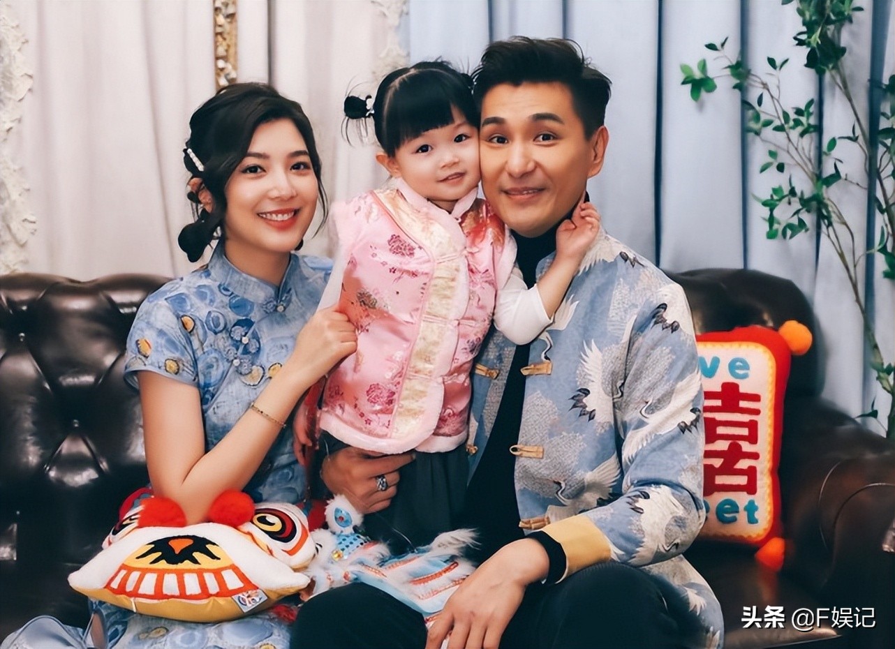 TVB视帝陈展鹏一家三口轮流手洗衣服 女儿孝顺父母愿意手洗衣服