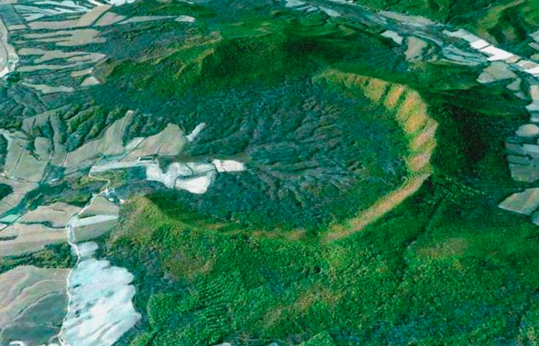 黑龙江依兰陨石坑图片