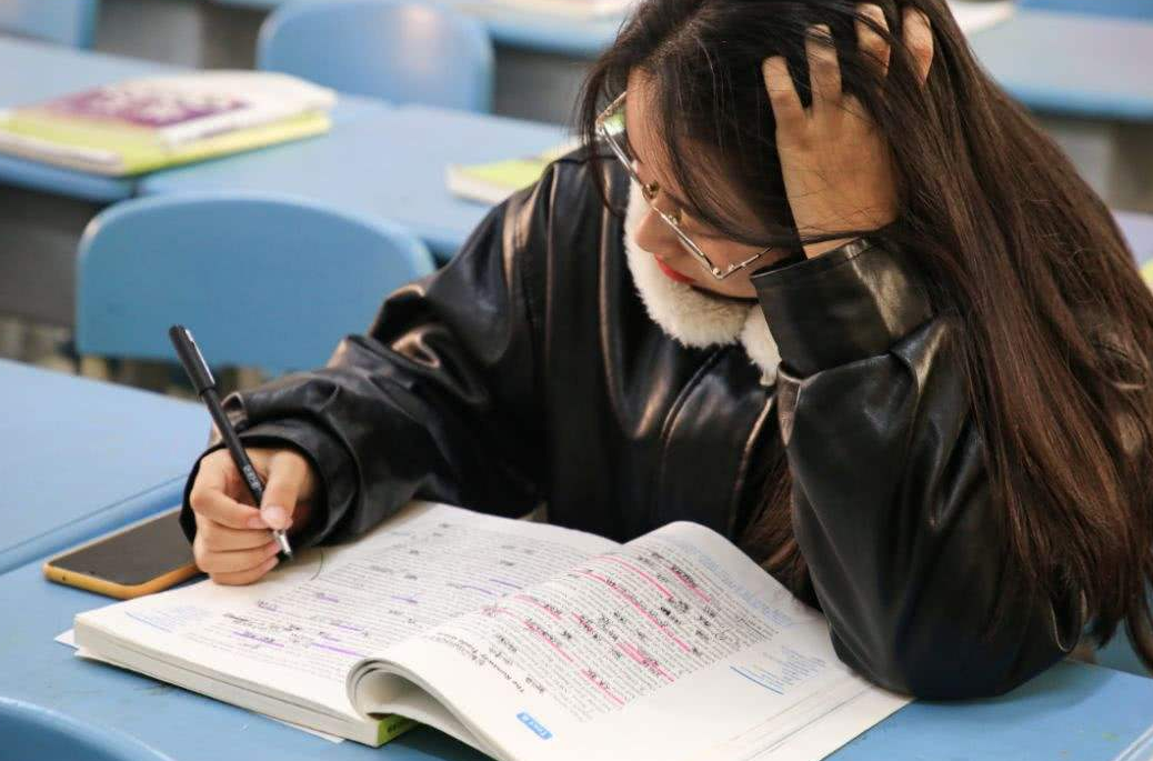 四六级出“新规”，部分学生失去报考资格，学习成绩再好也没用