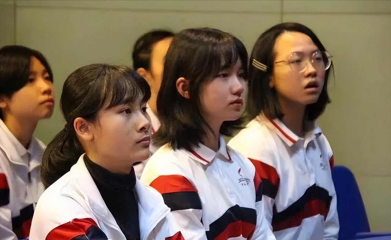 教育厅传来一个坏消息，2022高考迎来新规定，家长：没法上学了