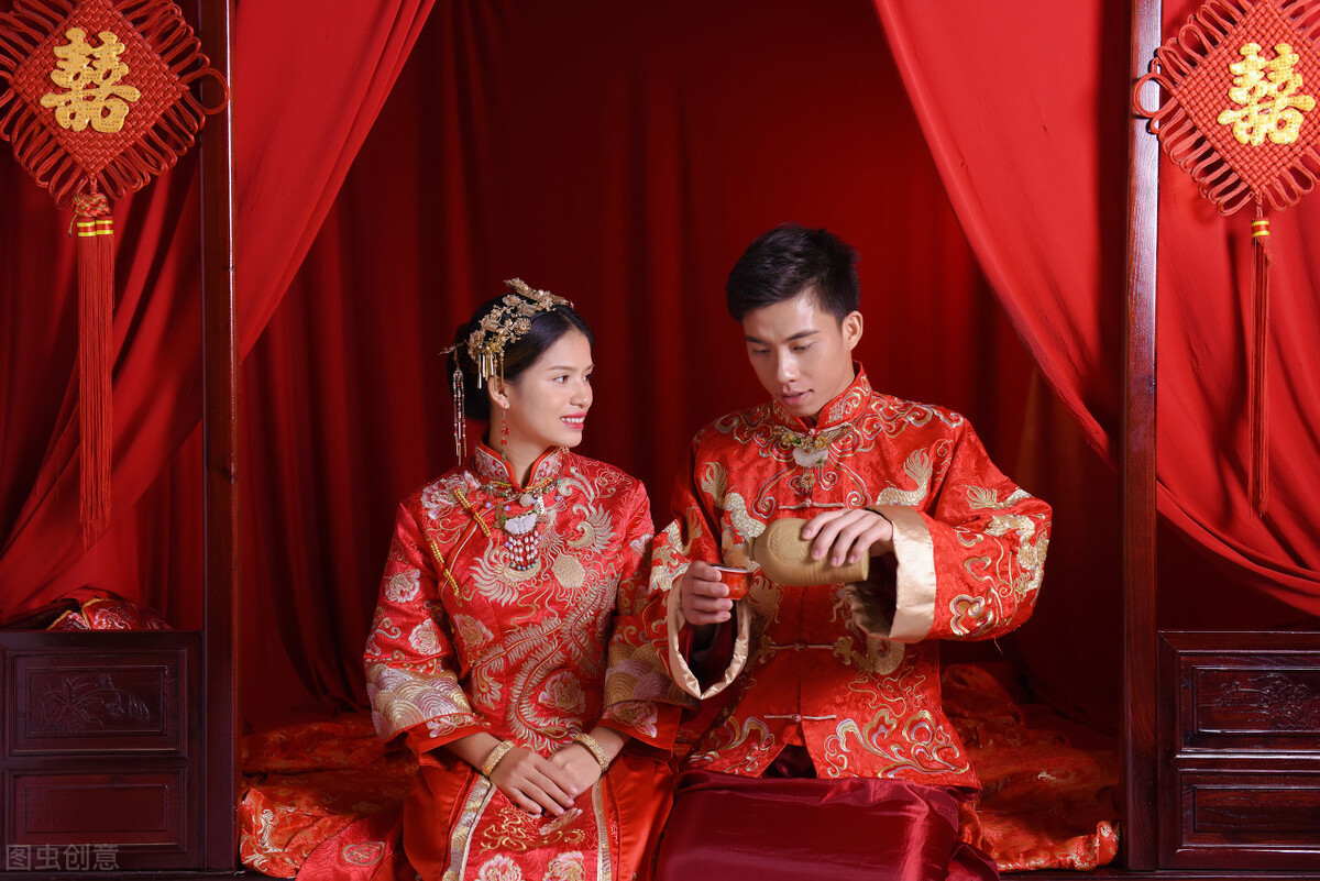 18年前中国首个变性婚姻：中年男子离婚变性嫁人，夫妇生活怎样？