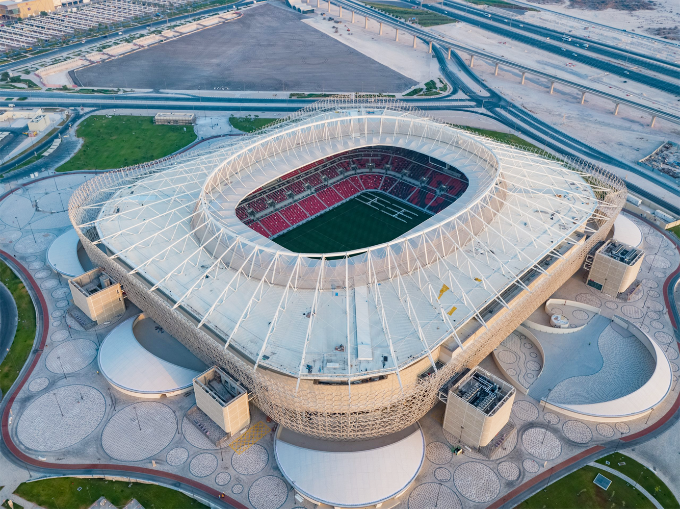 世界杯为什么老是换球场(卡塔尔世界杯8座地标性场馆实景图，一探体育场背后的设计巧思)