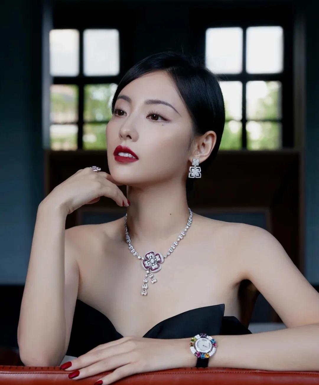 张嘉倪优雅大方壁纸分享