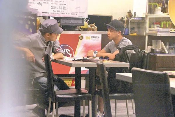 香港疫情持续，金牌配角曹永廉陷经济危机被困口岸无法北上赚钱