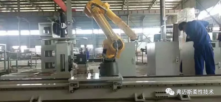 机器人机床联线