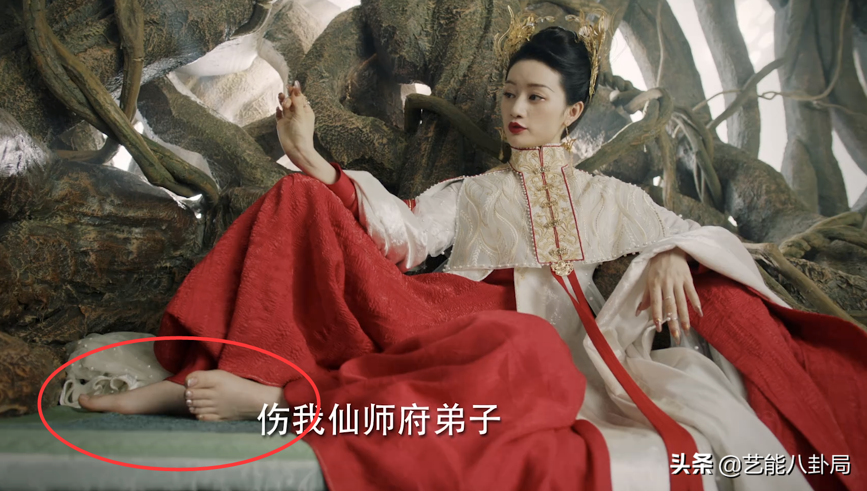 热巴新剧!光脚秀、假腹肌、转圈吻、亲变形,现在的古偶怎么了