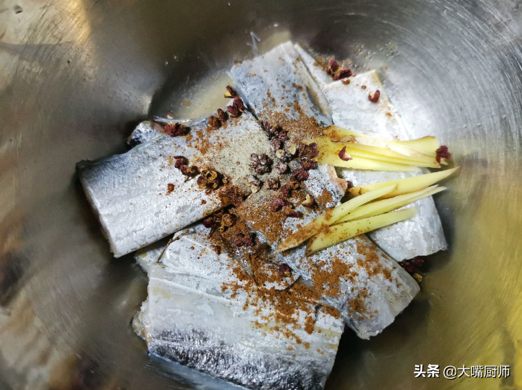 炸帶魚的家常做法,炸帶魚的家常做法簡(jiǎn)單