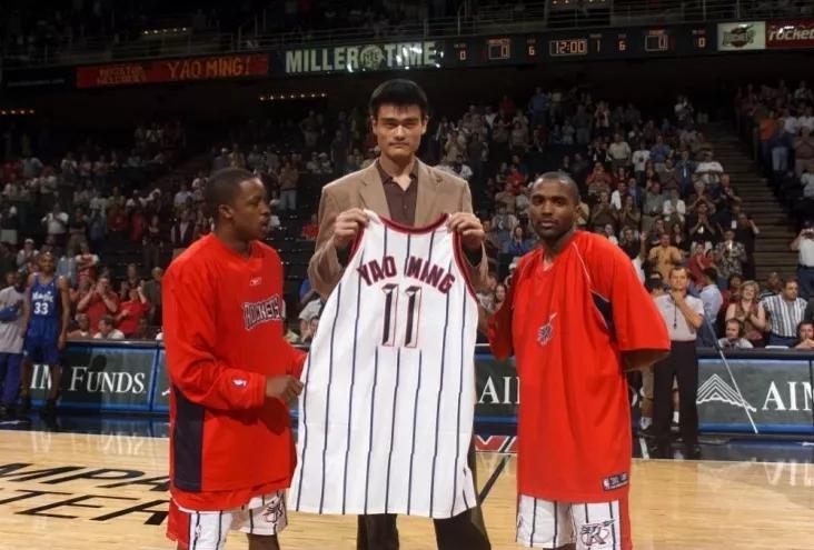 中国球员有哪些参加nba选秀（中国男篮NBA选秀史，8名球员被选中，姚明独一档，谁会是第9个？）