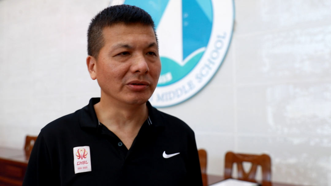 尽管队员们跑动积极,但彭志强教练并不十分满意,"孩子们的配合度,执行