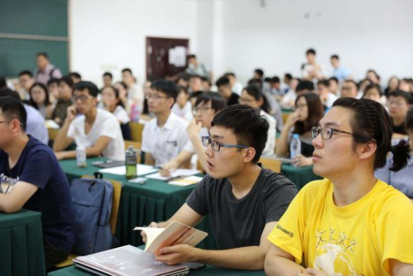 大学生专业“赚钱能力”排名，软件工程月入过万，数学仅排第九