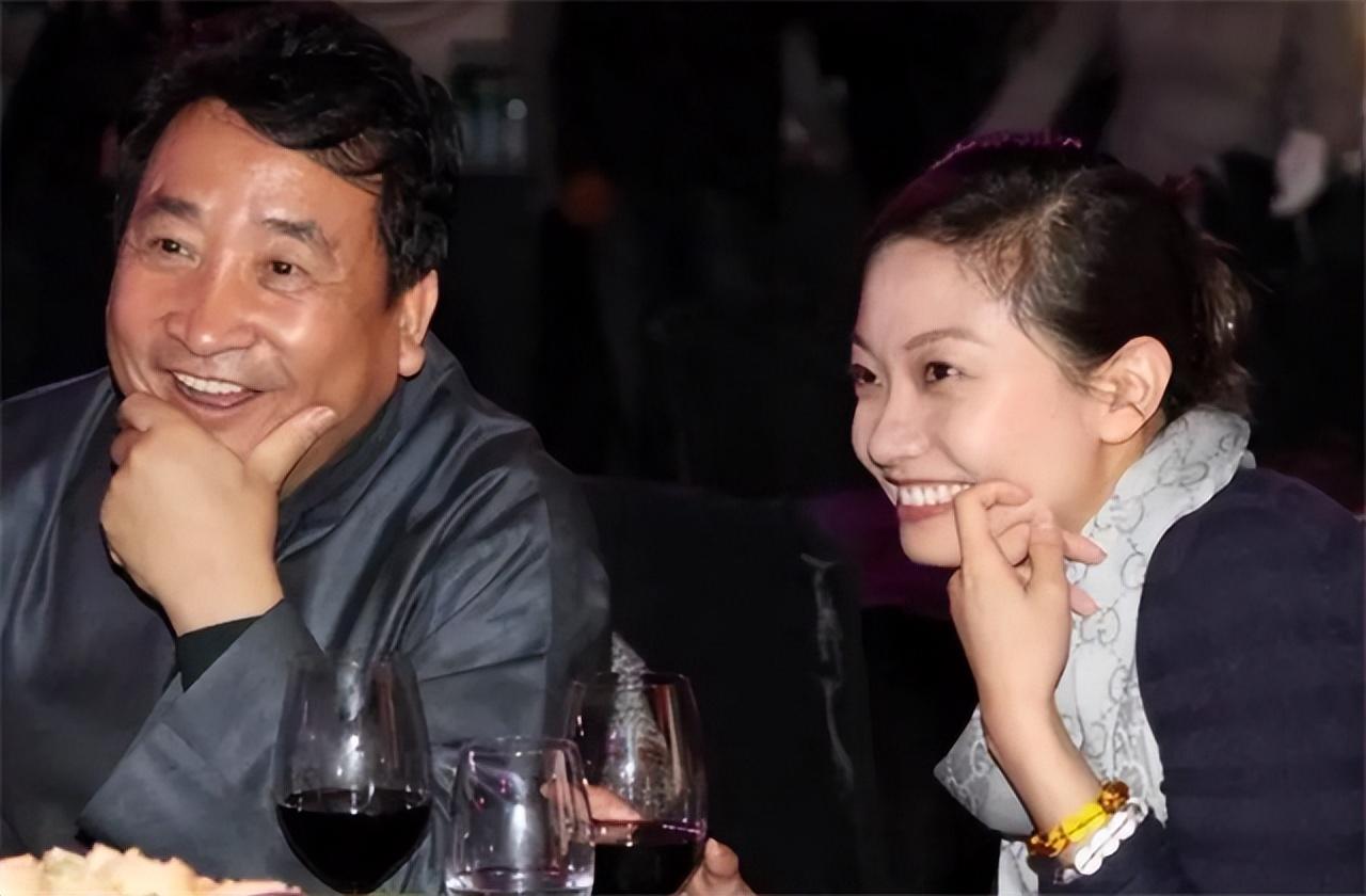 姜昆女儿姜珊:被父亲掐断星梦,因一段相声被内涵,今44岁仍单身