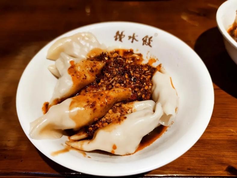 湖北“超美”大学：占地5195亩，宿舍6部电梯，坐拥26栋文物建筑和1000株樱花！