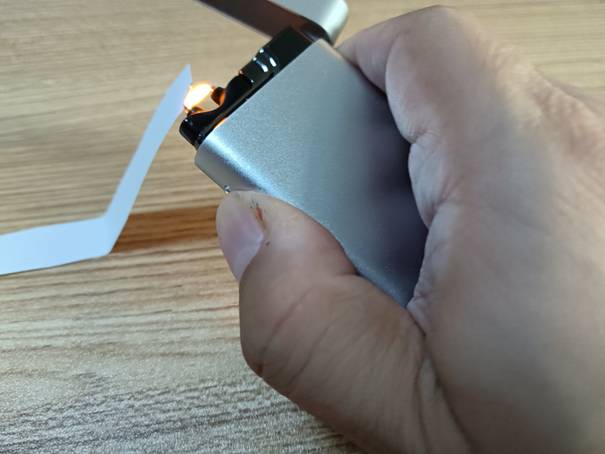 ​点火无需扇风，火上不用浇油- 极蜂等离子电弧打火机评测