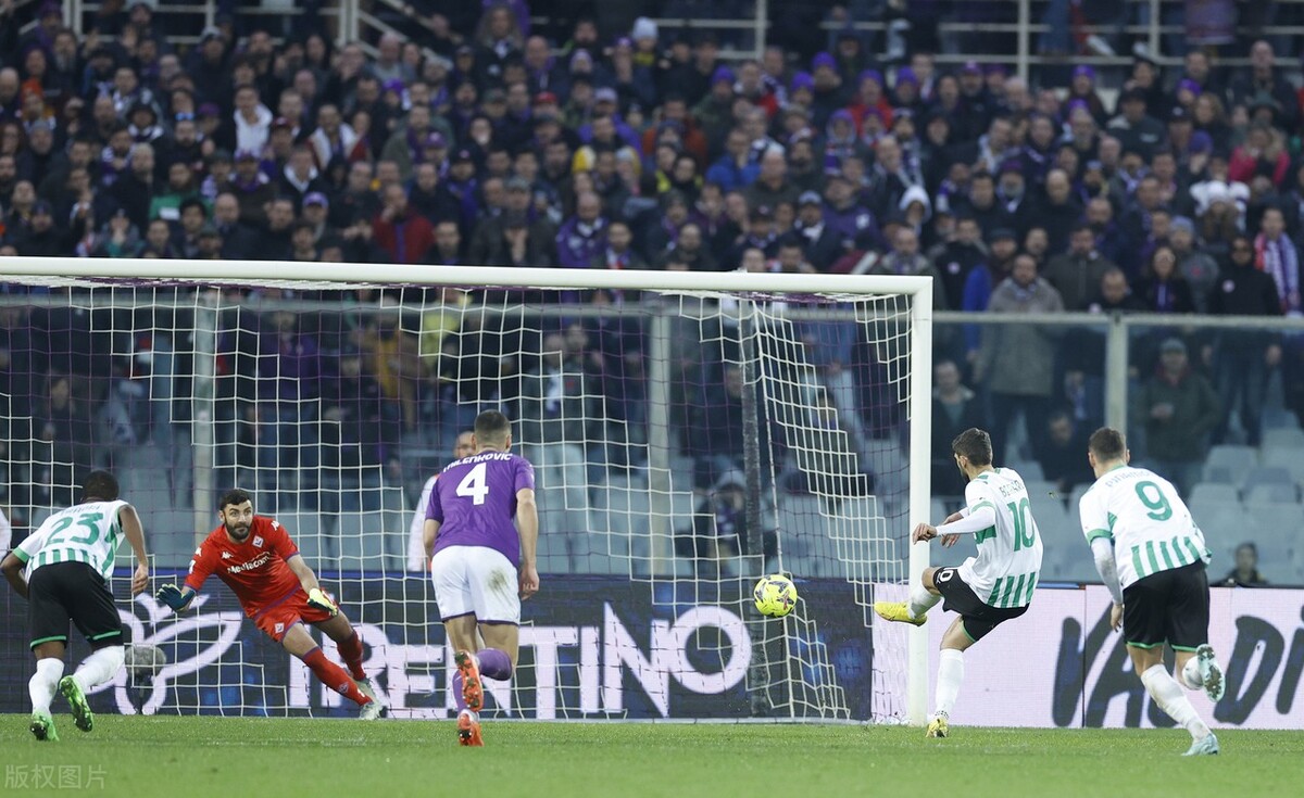 十人佛罗伦萨2-2萨索洛（佛罗伦萨2-1小胜萨索洛，左路找到突破口，冈萨雷斯点杀绿巨人）