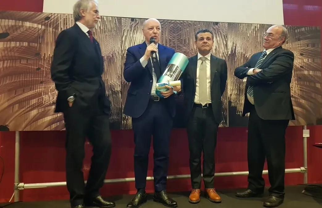 电话队尤文图斯（艰难争4！意甲9冠王尤文如今的境遇16年前的“电话门”已有迹可寻）