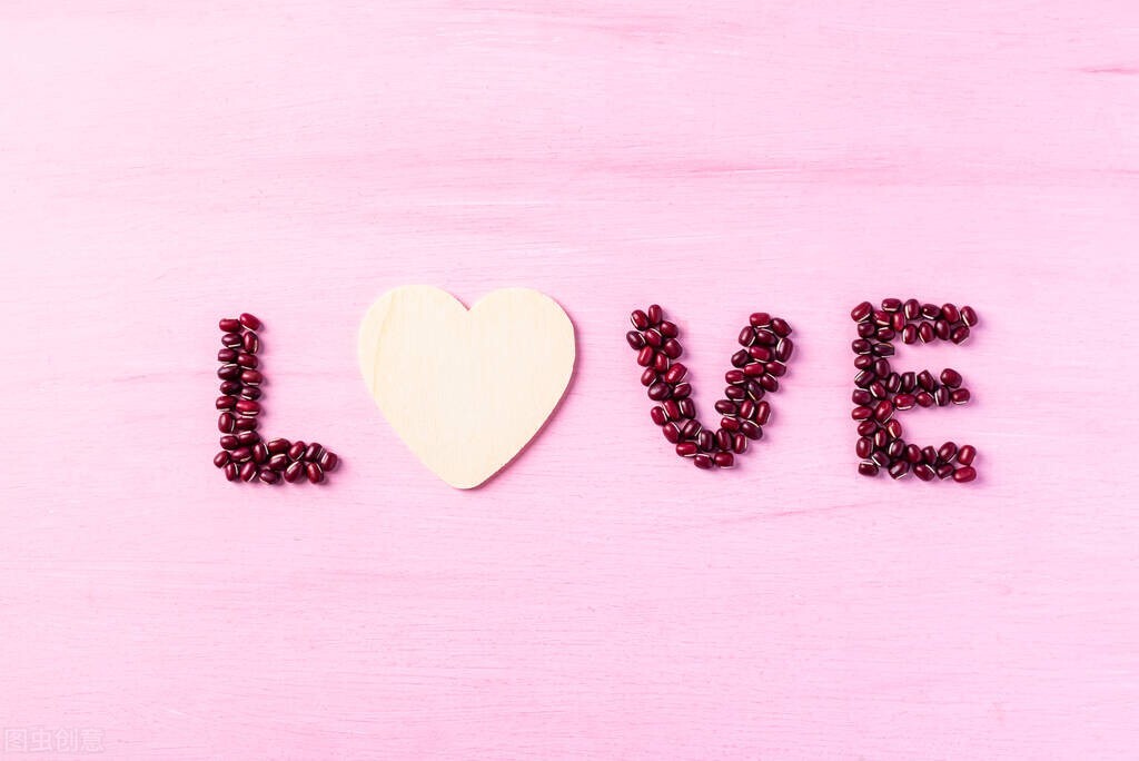 四年的大学爱情，随着毕业而结束，各自拥有不同的人生