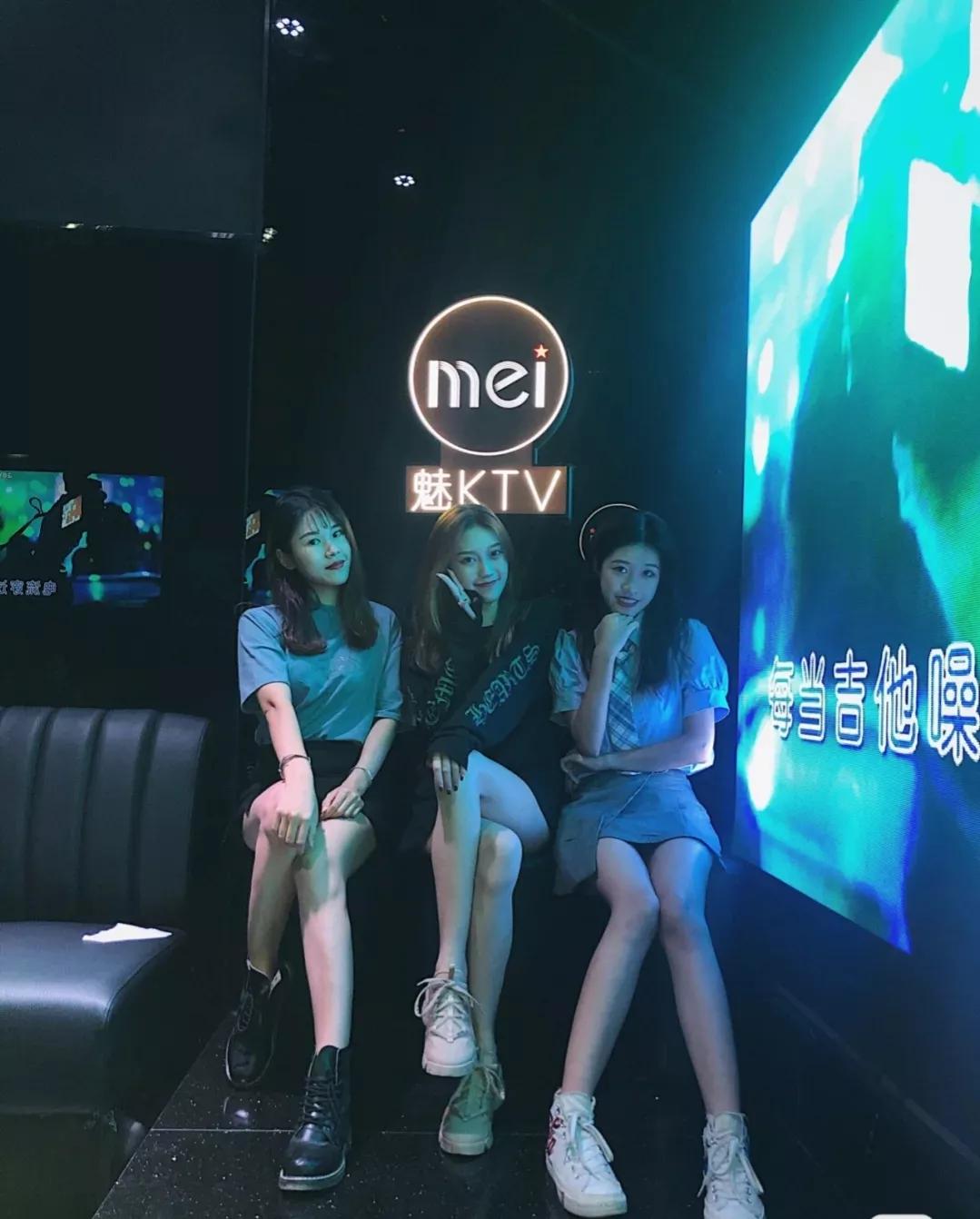 ktv"不行,等会儿她同学找不到她怎么办?"老王说."放心吧!